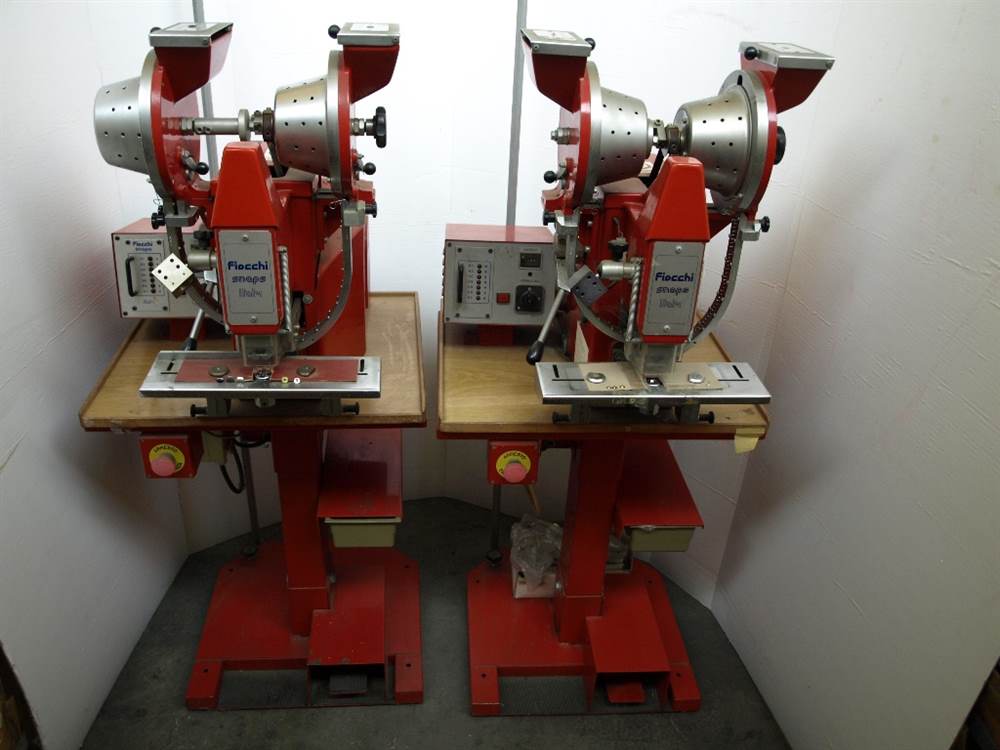 MACCHINA APPLICAZIONI BOTTONI AUTOMATICA FIOCCHI