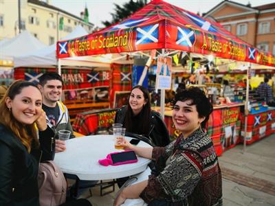 Addetto/a stand birra in eventi street food