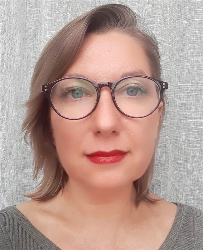 Impiegata commerciale, assistente con russo
