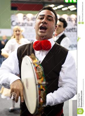 CERCASI CANTANTE TRADIZIONE ITALIANA